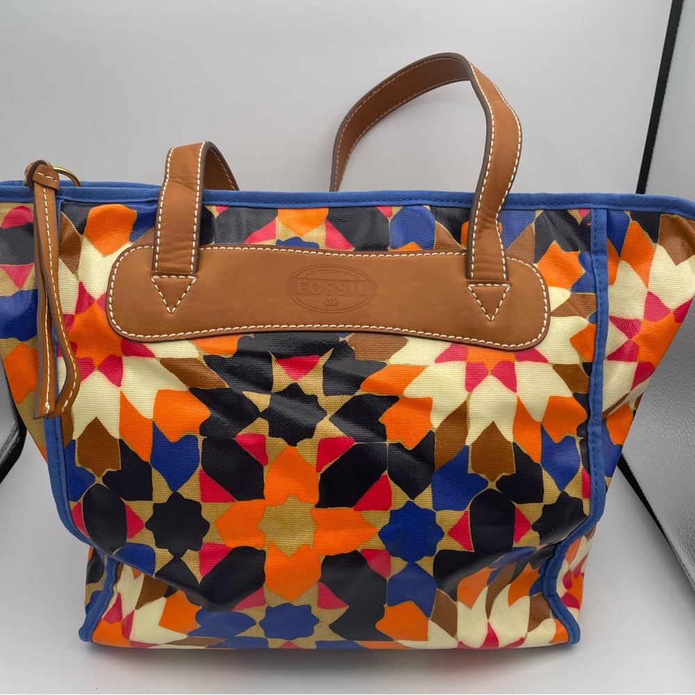 Fossil leather and treated canvas shoulder bag with mosaic print! Excellent cnd!